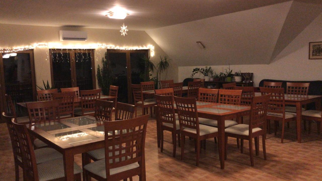 Prosper Lovasklub Panzio Bed & Breakfast Piliscsev Exterior photo
