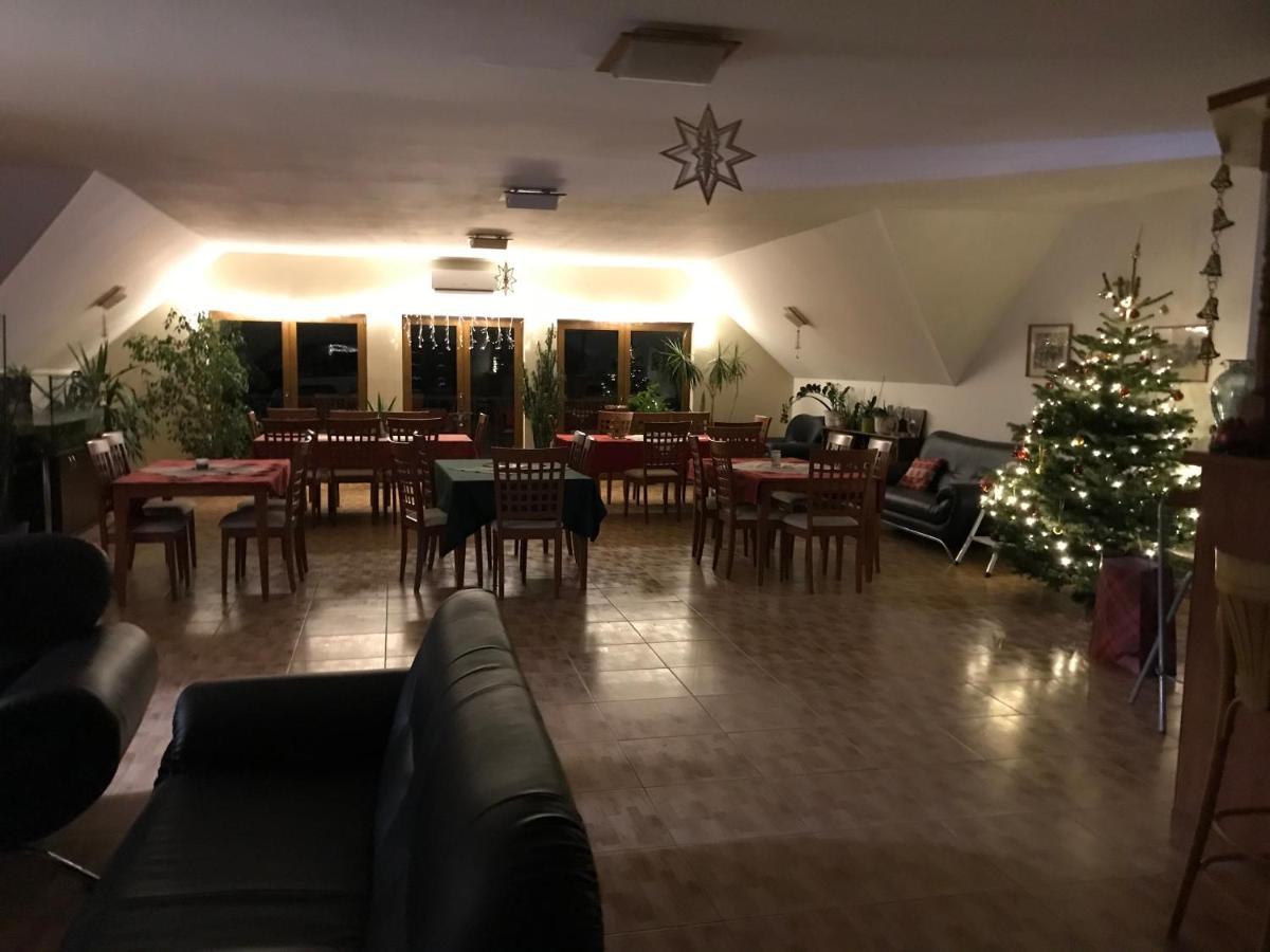 Prosper Lovasklub Panzio Bed & Breakfast Piliscsev Exterior photo