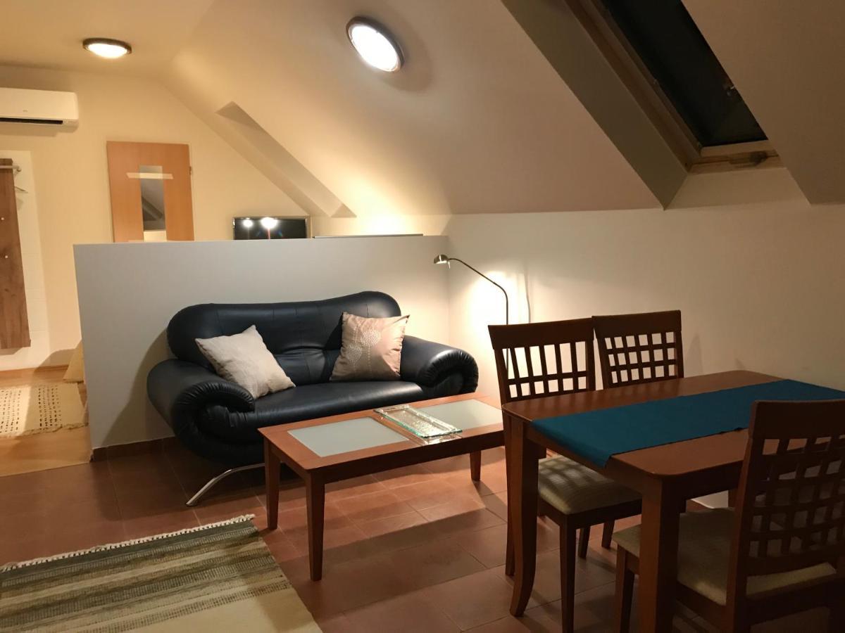 Prosper Lovasklub Panzio Bed & Breakfast Piliscsev Exterior photo