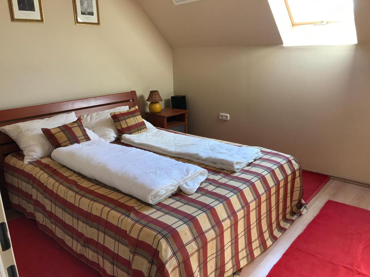 Prosper Lovasklub Panzio Bed & Breakfast Piliscsev Exterior photo